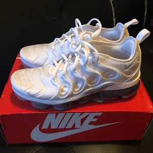 Air Vapormax Plus “triple white”